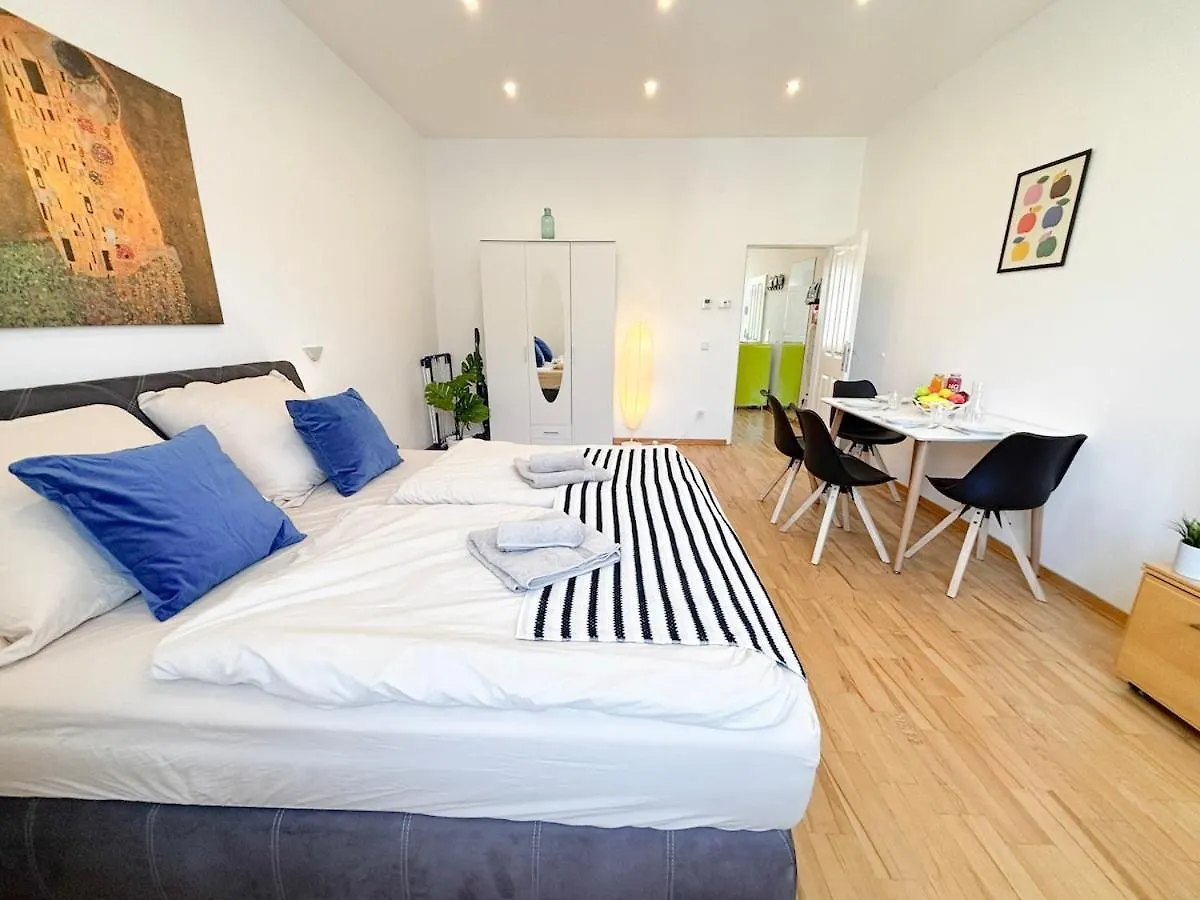 Appartamento Avio, 2 Bedroom Apartment, Smart Tv, Fully Equipped Kitchen Vienna Austria